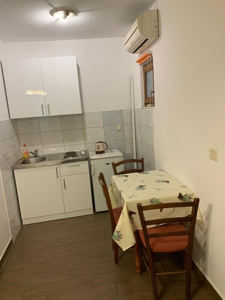 Фото Rooms Garden - Hostel