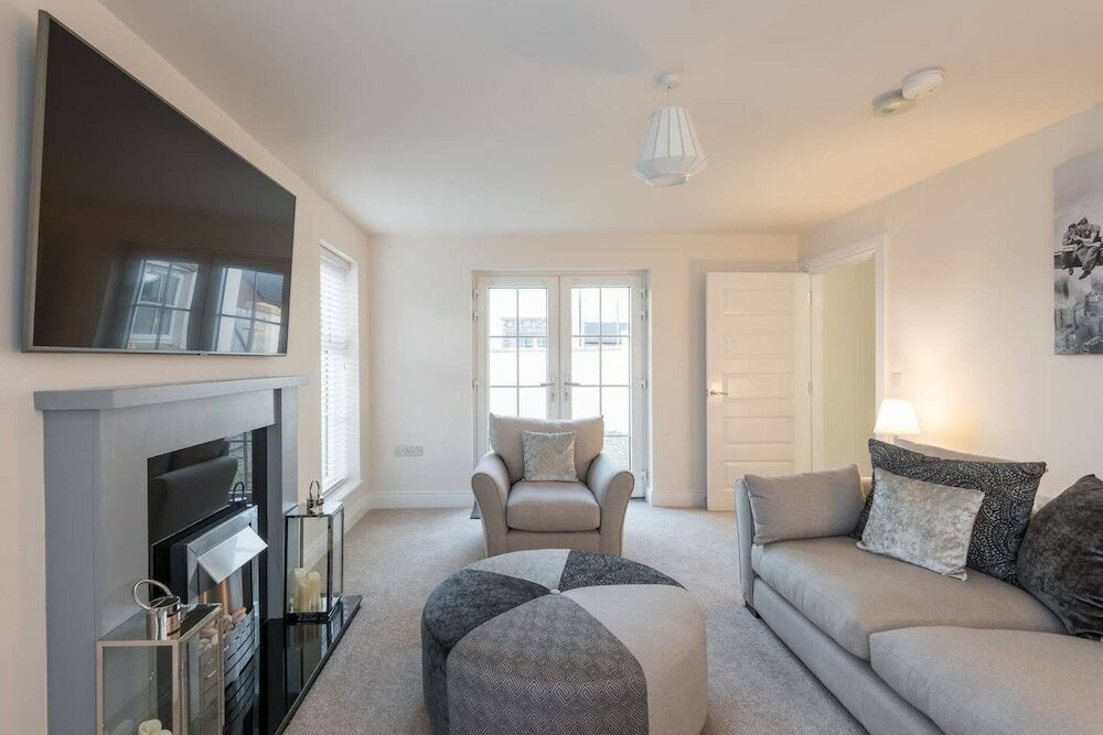 Фото Stylish & Modern 3 Bedroom Home