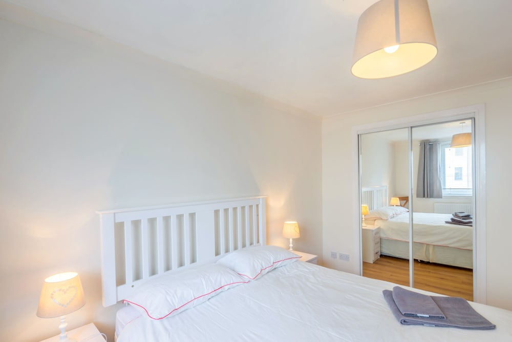 Фото Stunning Shore Apartment with Balcony