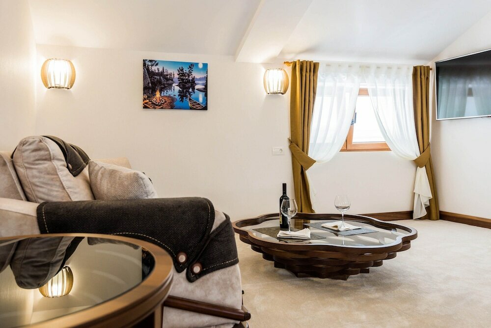 Фото Апарт-Отель Waikiki Tivat