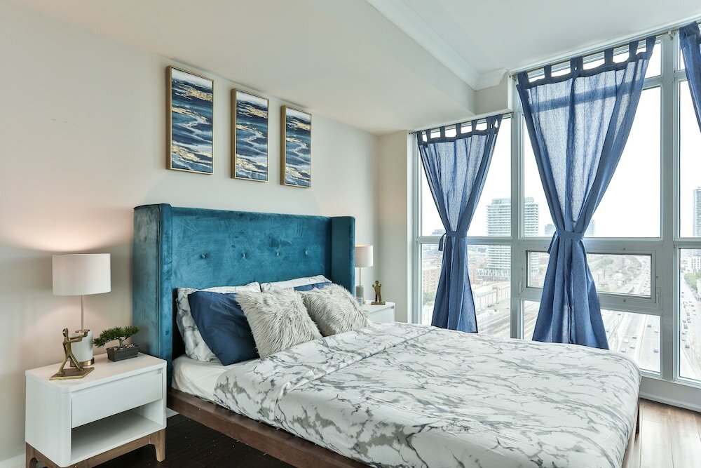 Фото Lively Urban Condo in Old Toronto