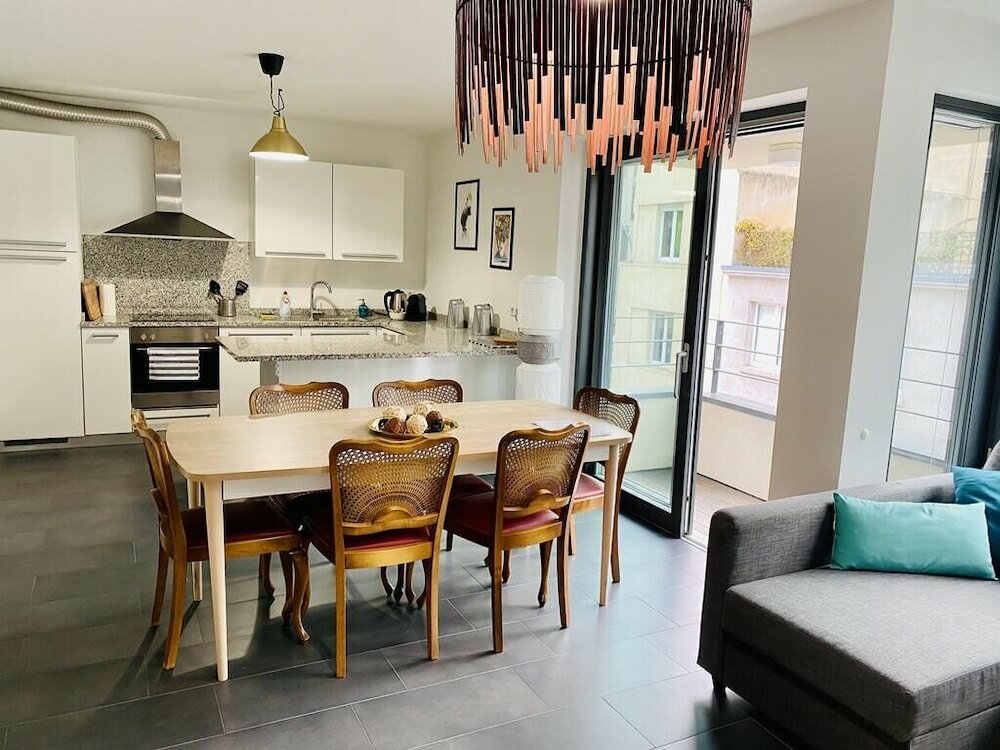 Фото Large Flat In The Heart Of The City Center - Parking