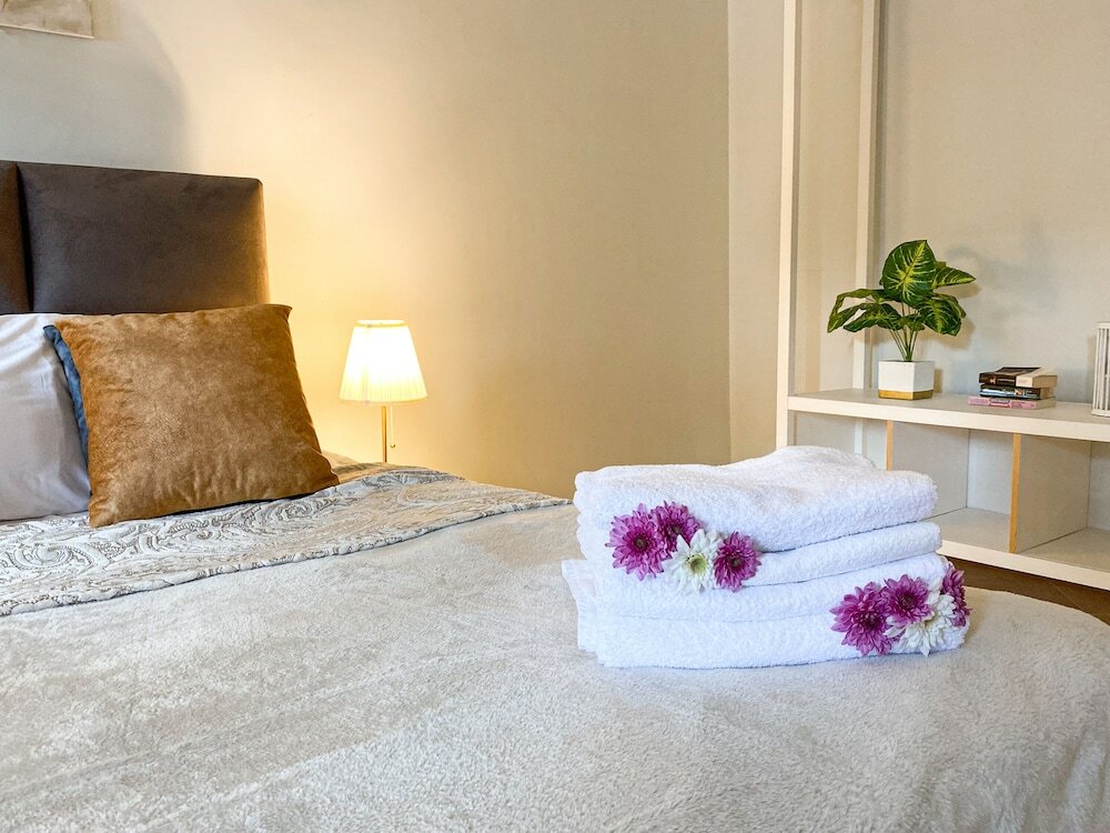 Фото Modern Downtown 3br by Ahlan Hospitality