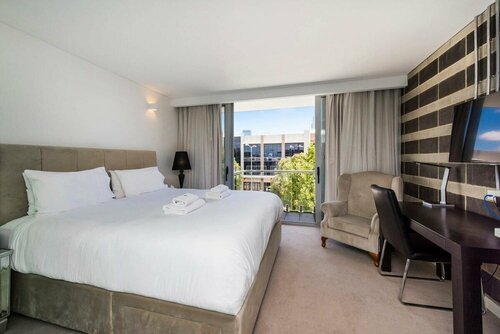 Гостиница Elegant 1 Bedroom Hotel Room in the City в Перте