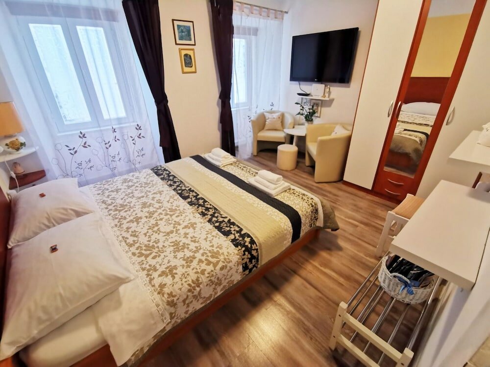 Фото Old Town Apartment Theo