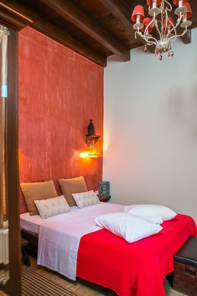 Фото Oikoperiigitis Hotel