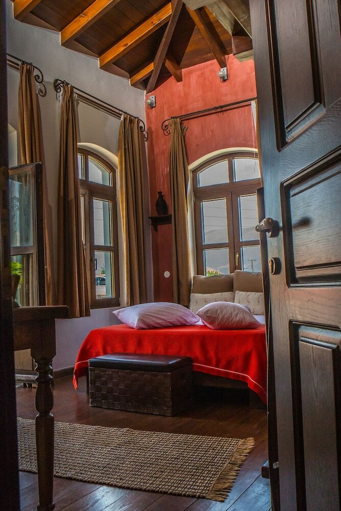 Фото Oikoperiigitis Hotel