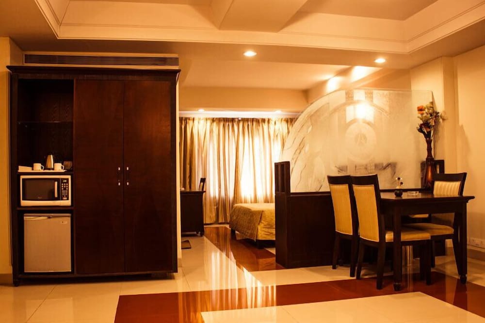 Фото Fabhotel Ambience Executive