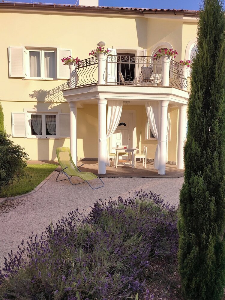 Фото Villa Mandolina Apartments