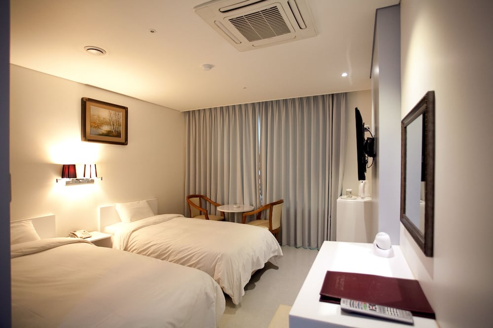 Фото Dong Seoul Hotel