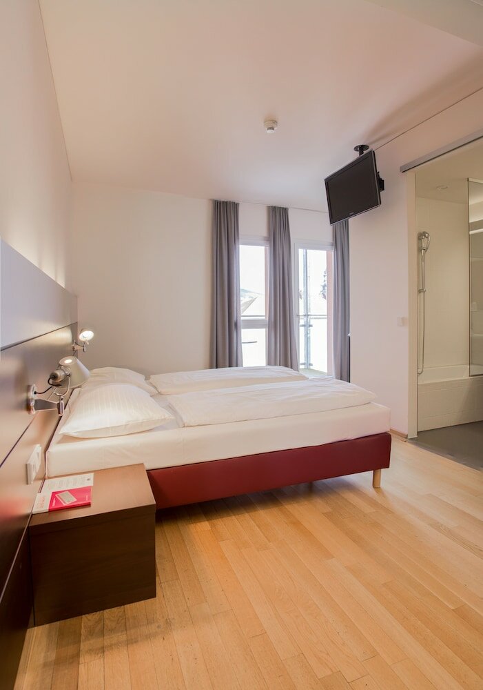 Фото Hotel Schwarzer Bär