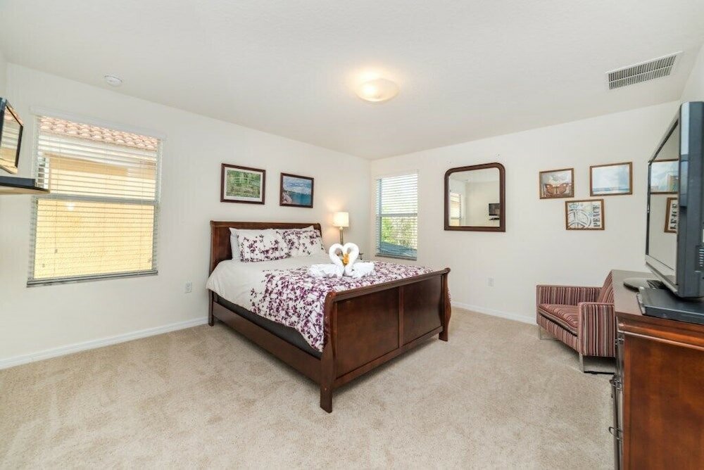 Фото 241 Las Fuentes Drive 6 Bedroom Home