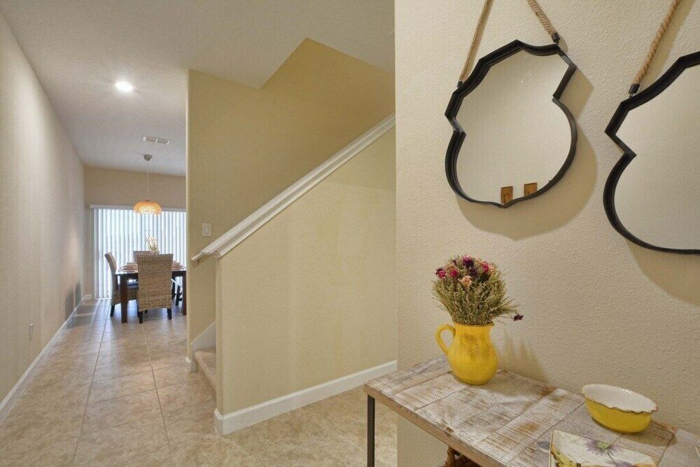 Фото Townhome W/splashpool In Storey Lake -1610st 4 Bedroom Townhouse by Redawning