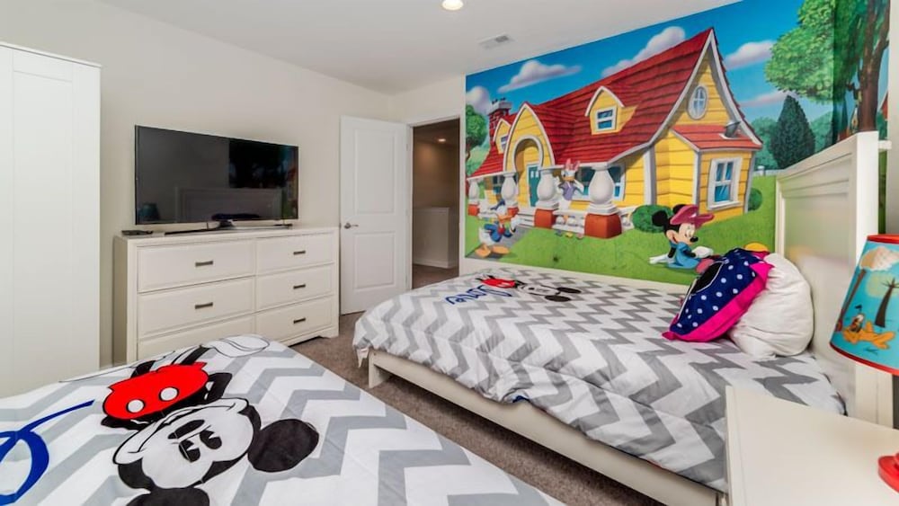 Фото 4706 Sleepy Hollow Drive