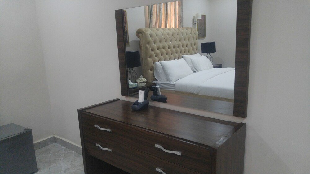 Фото Marshall Hotel Apartments