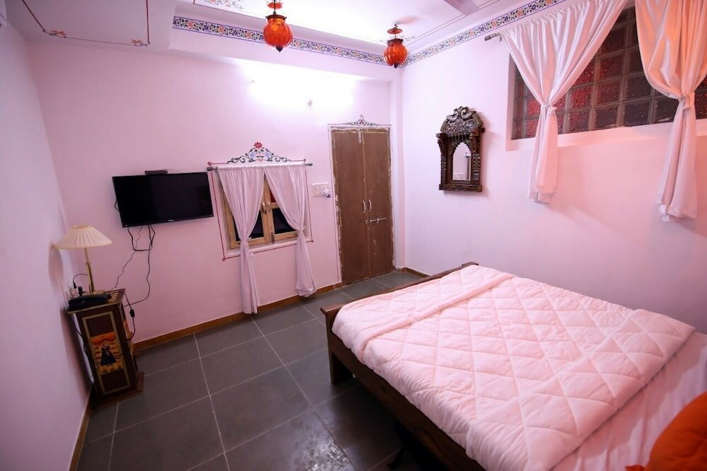 Фото Hotel Dhola Ghat Haweli