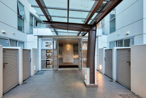 Гостиница Chic 3 Bedroom City Central with Parking в Окленде