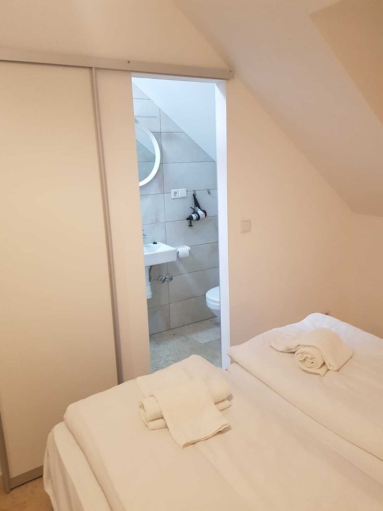 Фото Bright and Cozy Studio Near City Center