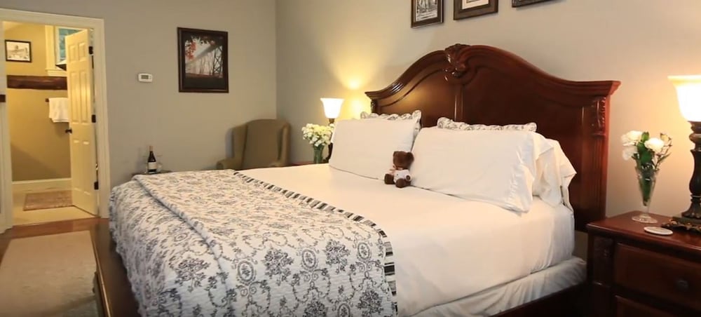 Фото Caldwell House Bed & Breakfast