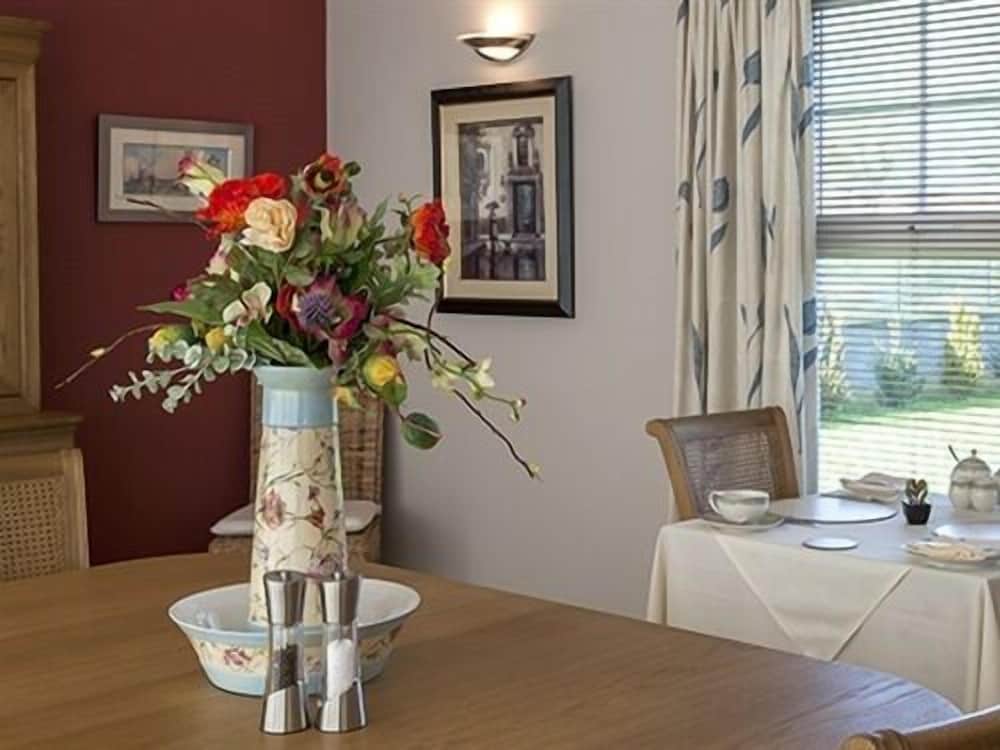 Фото Crowfield House