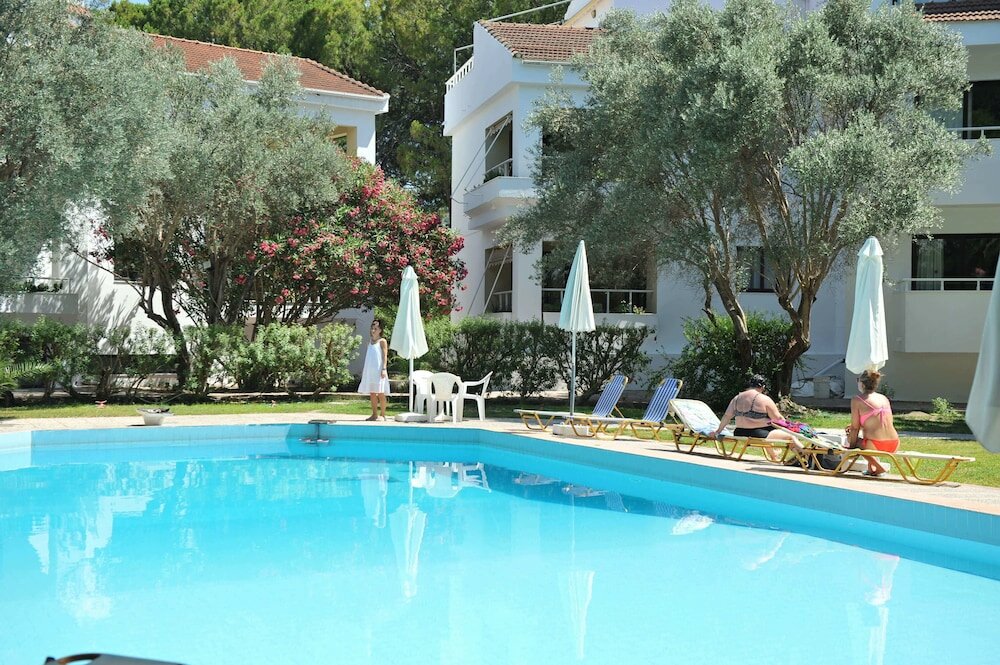 Фото Niki Hotel Apartments