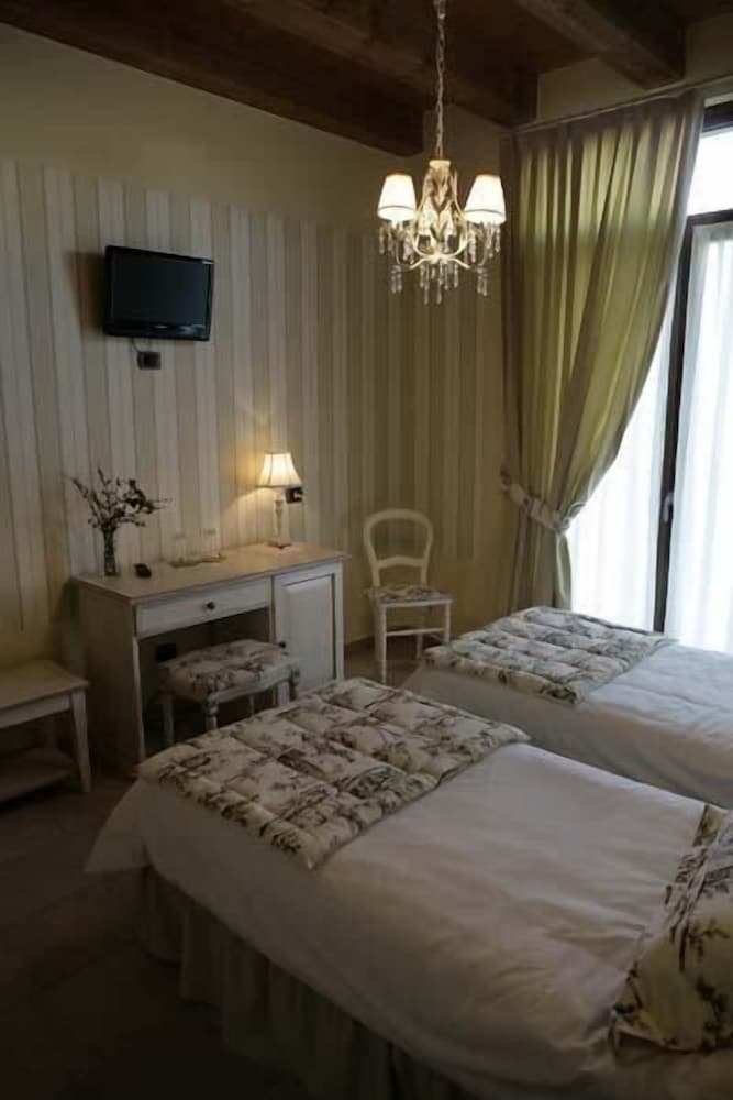 Фото Otto Ducati d'Oro