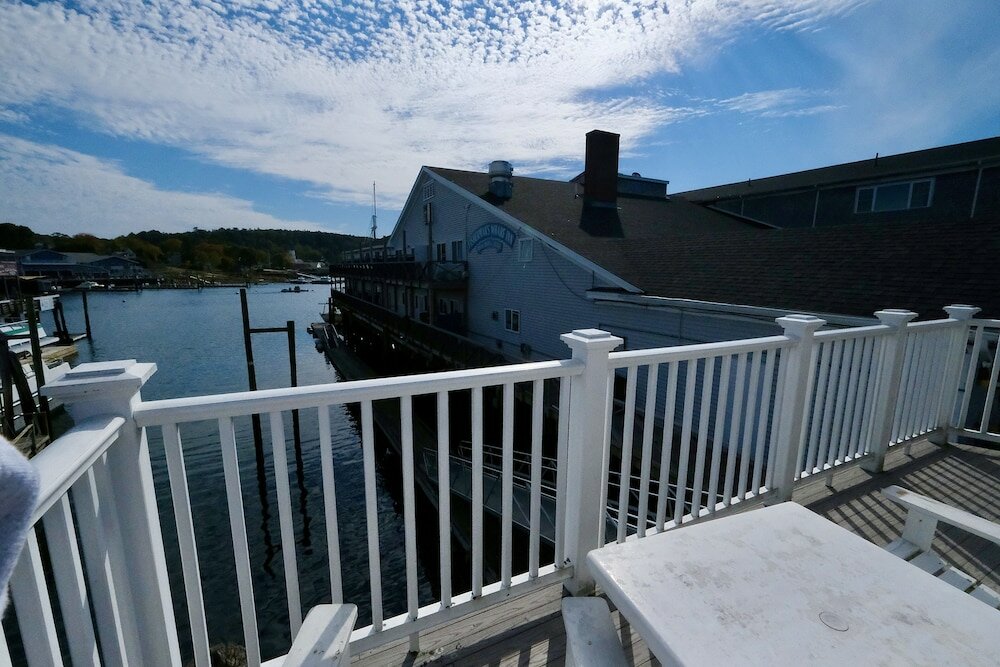 Фото Fishermans Wharf Inn