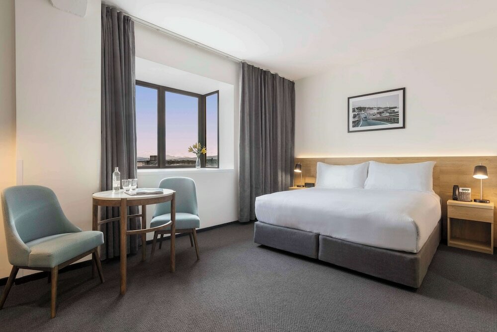 Фото Oaks Wellington Hotel