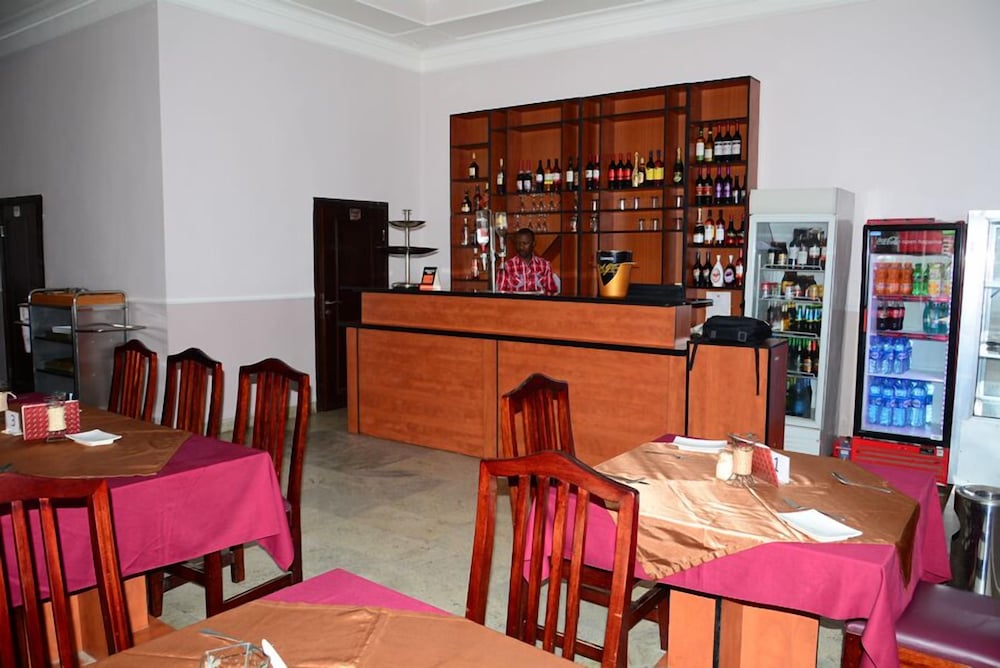 Фото Marvel Hotel Suites