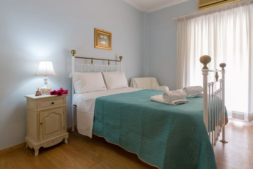 Фото Sidewalk Apartment