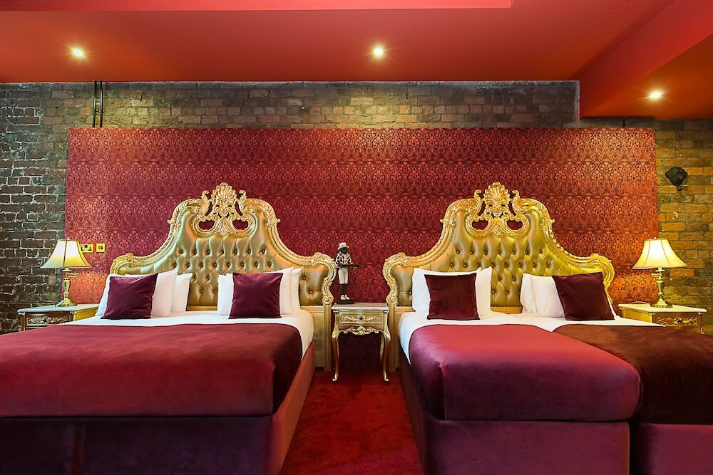 Фото The Dixie Dean Hotel