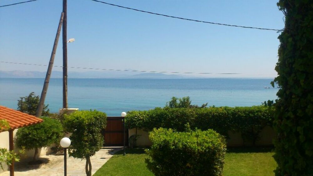 Фото Villa Anastasia Beach Front