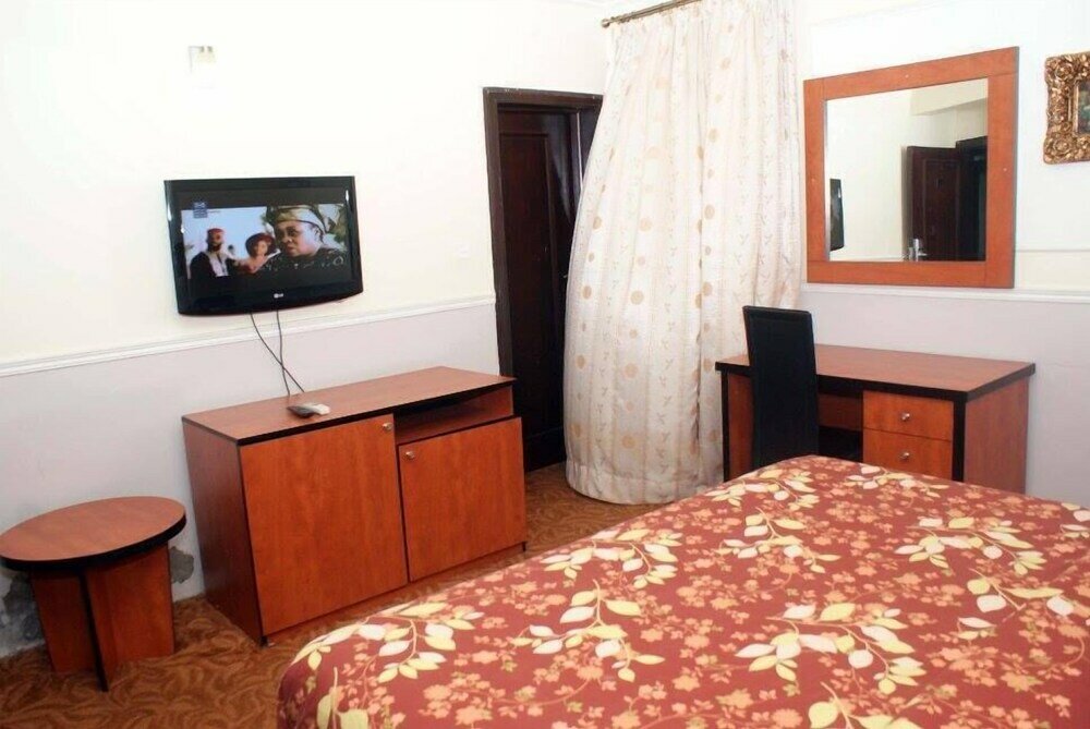 Фото Marvel Hotel Suites