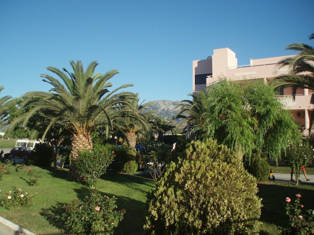 Фото Roselands Hotel Bungalows