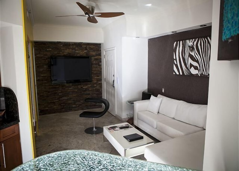 Фото Provident Luxury Suites Fisher Island