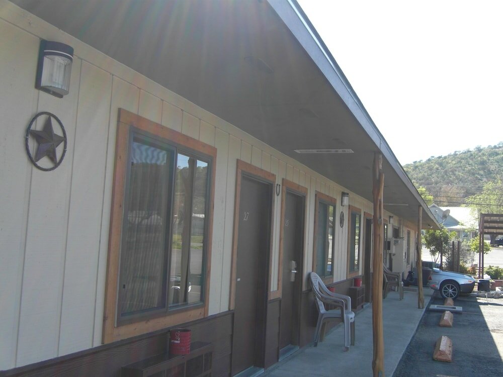 Фото Americas Best Value Inn The Legends Inn