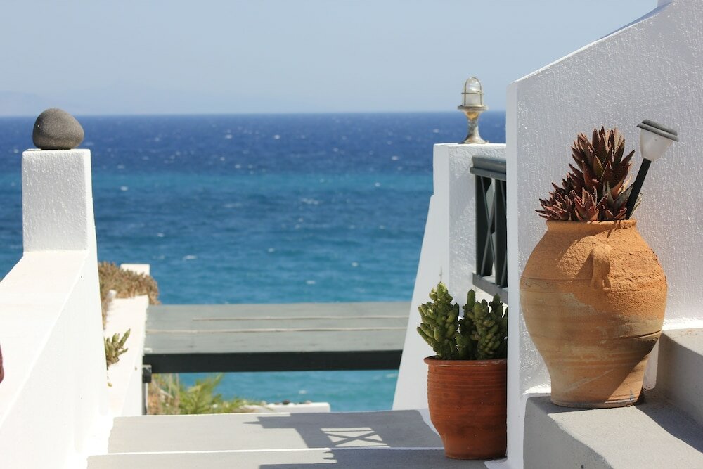 Фото Vrachia Studios & Apartments