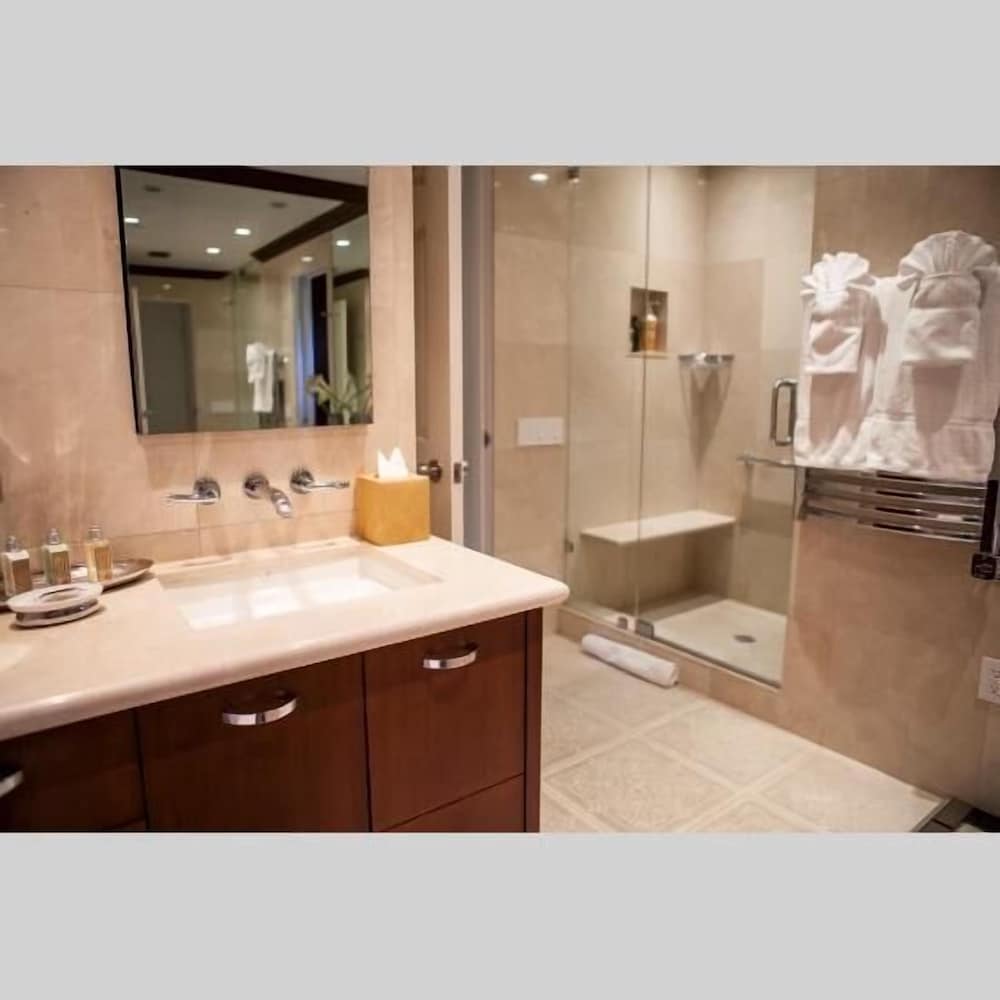 Фото Provident Luxury Suites Fisher Island