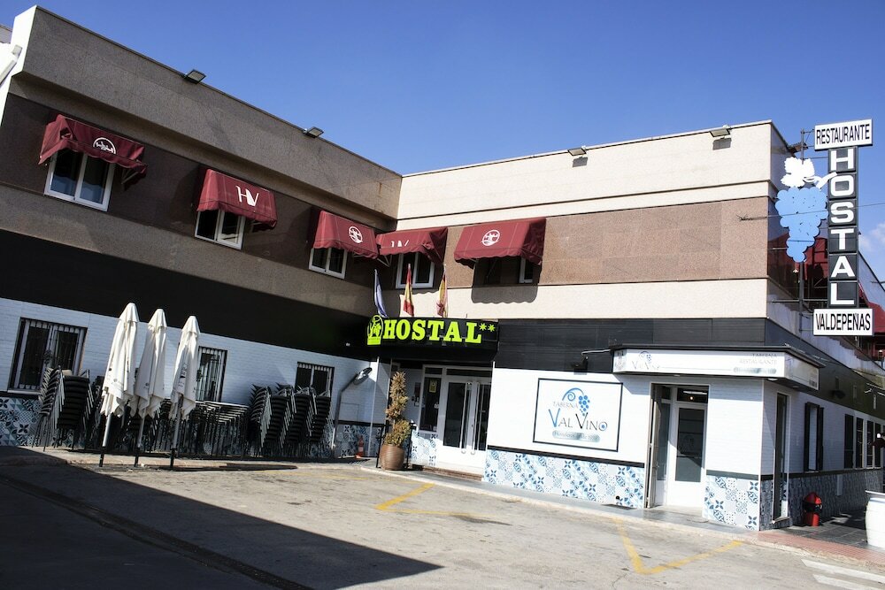 Фото Hostal Valdepeñas by Bossh Hotels