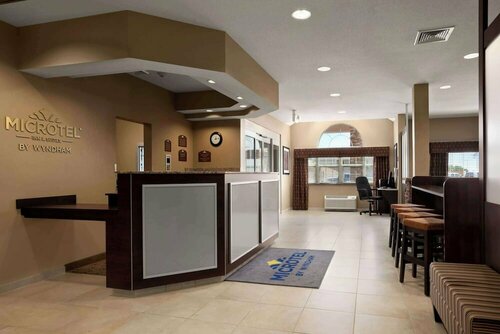 Гостиница Microtel Inn & Suites St Clairsville