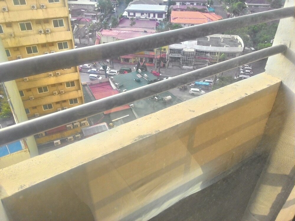 Фото RedDoorz Plus @ Poblacion Makati