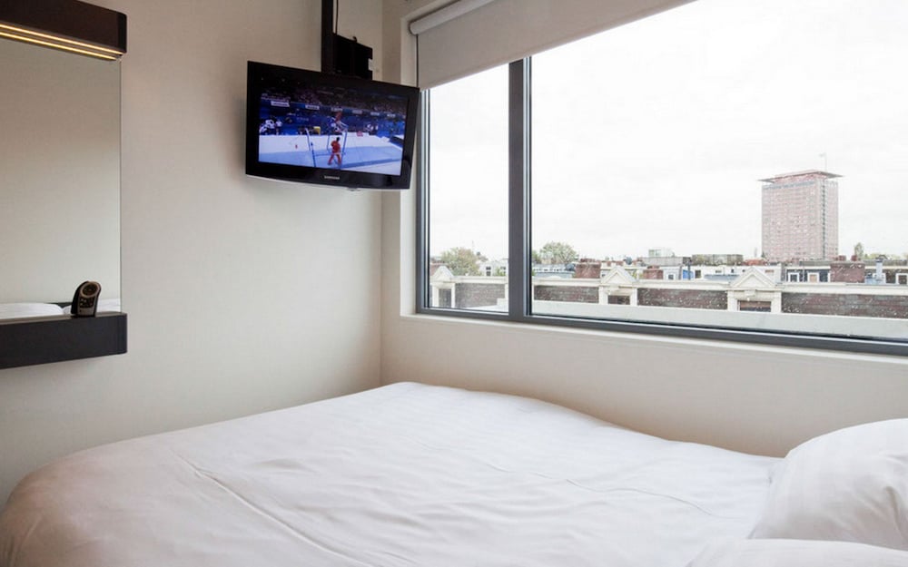 Фото EasyHotel Amsterdam City Centre South