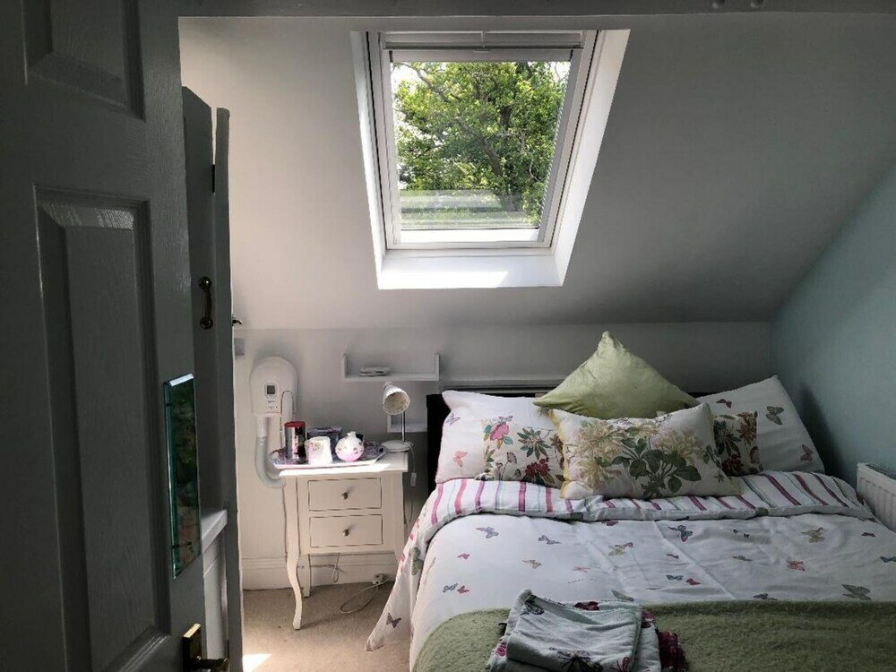 Фото Immaculate 4-bed Apartment in Bournemouth & SPA