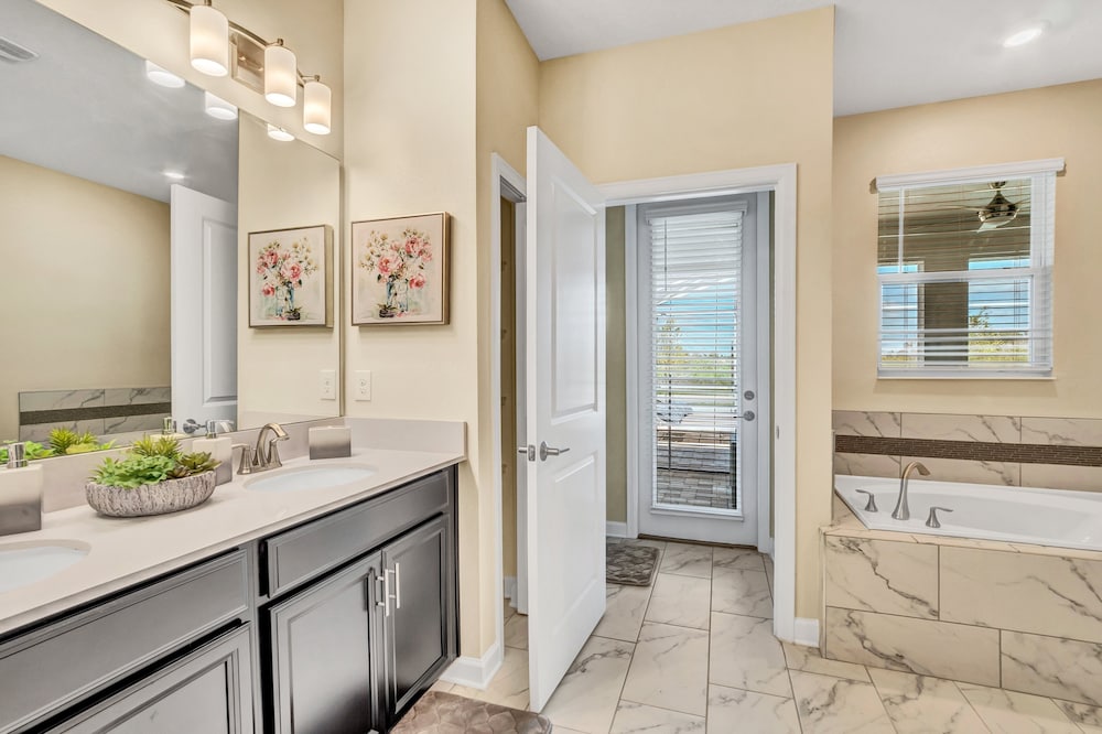 Фото 9 Bedroom Champions Gate Villa