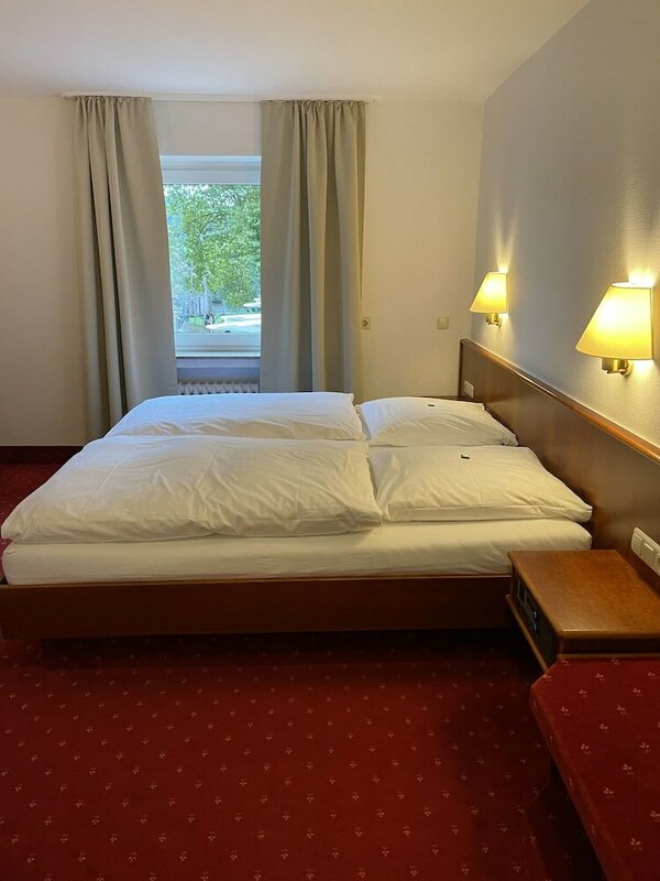 Гостиница Hotel Mintarder Wasserbahnhof в Мюльхайм-на-Руре