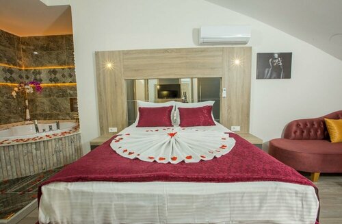 Гостиница Elanis Suites в Муратпаше