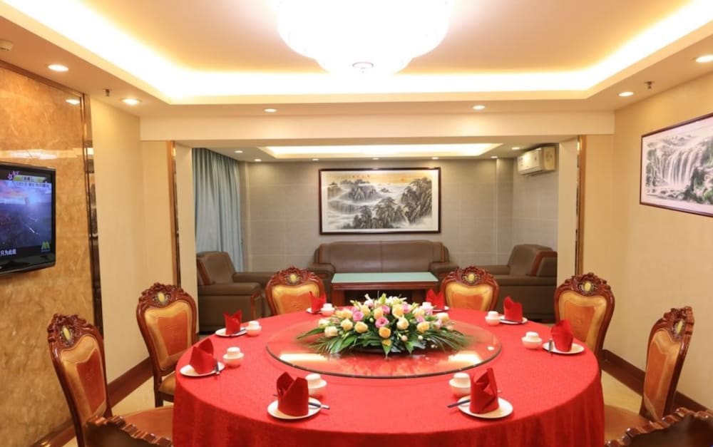 Фото Five Rams City Hotel