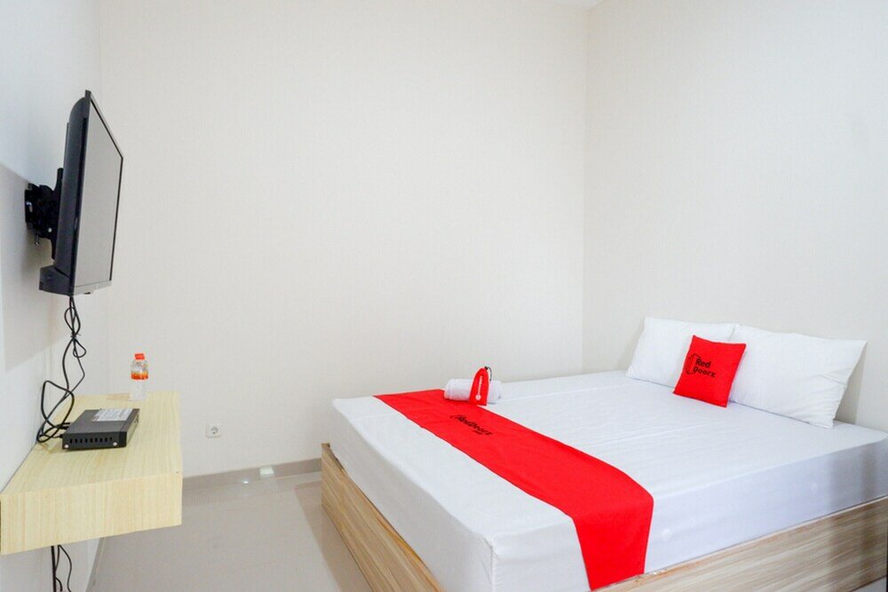 Фото RedDoorz near Pacific Mall Tegal 2