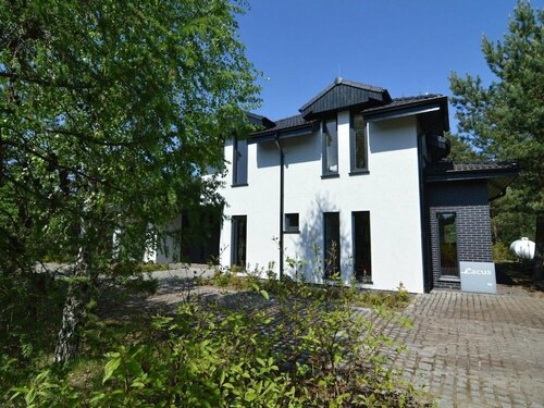 Гостиница Modern Villa With Sauna, Right Next to the Lake в Щециньке