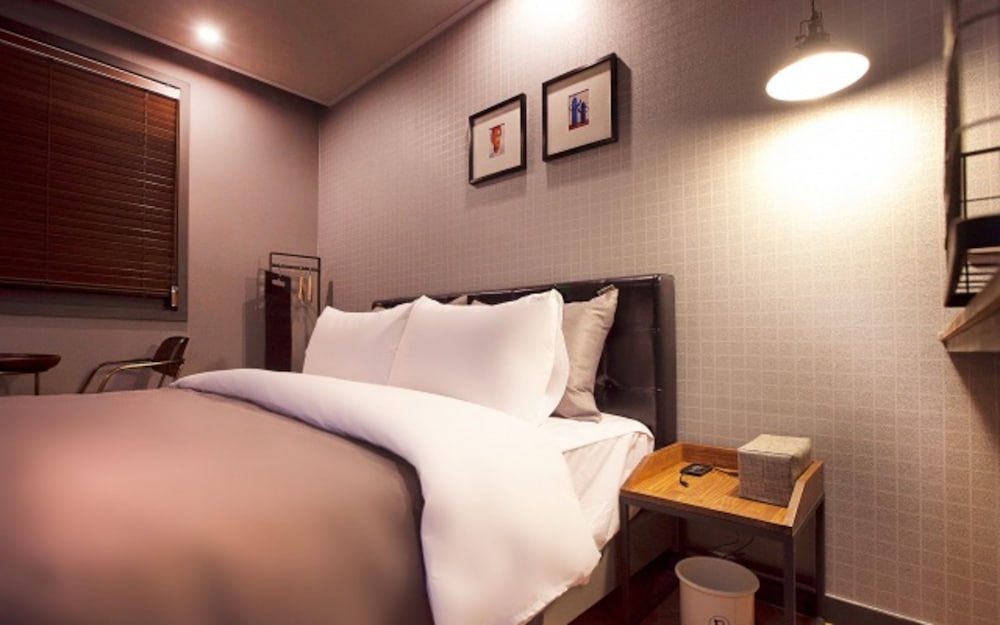 Фото Brown-dot Changwon Myeongseo Convention